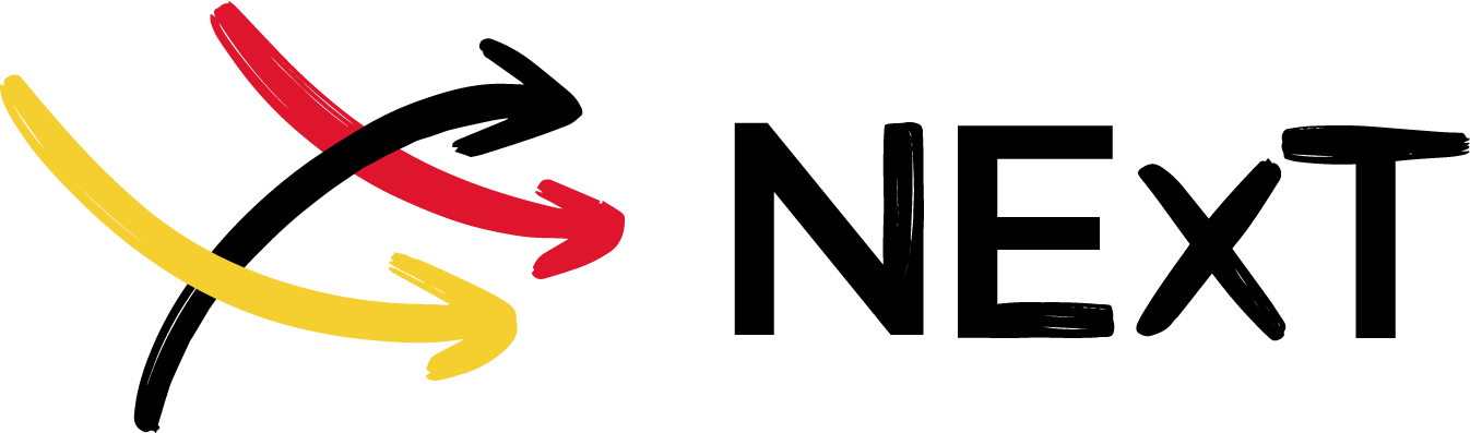 Drei Pfeile neben dem Wort NExT